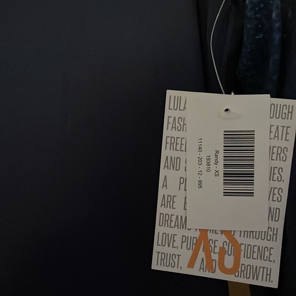 💙Lularoe NWT Randy Tee💙 - Picture 4 of 7